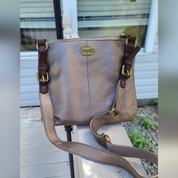 Authentic Fossil genuine leather crossbody bag - Picture 1 of 6